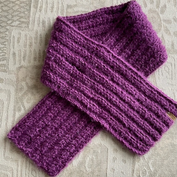 NWT Hand Crocheted Keyhole Winter Scarf - Plum ❄️ - Picture 4 of 5